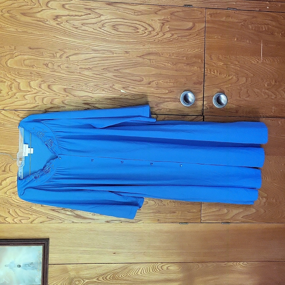 Blue nylon robe Shadowline. Button front vtg no flaw sleepwear lounging litewt